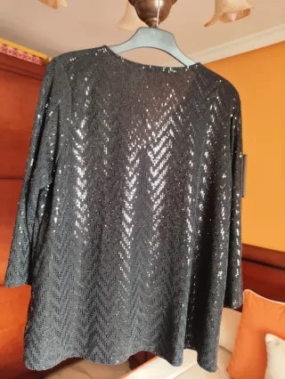 Camiseta lentejuelas negra