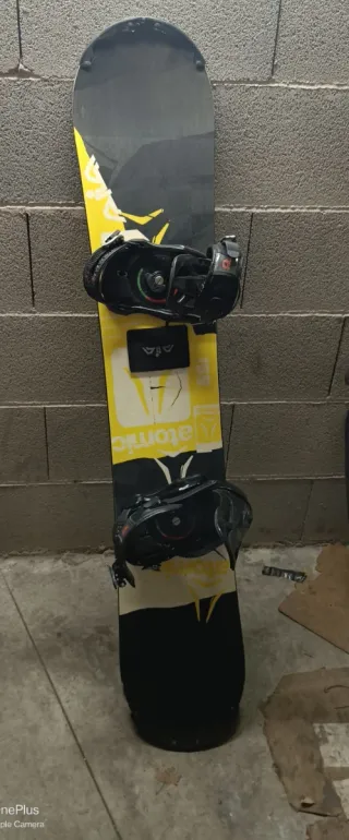 Tavola Snowboard Atomic con Attacchi