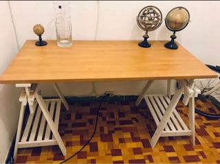 Tavolo da disegno in legno con cavalletti