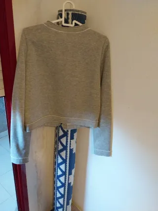 Chaqueta Benetton gris y blanco