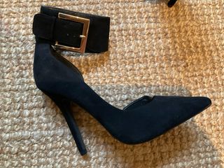 Sandalias tacón gamuza correa dorada T37