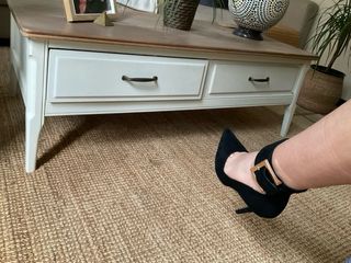 Sandalias tacón gamuza correa dorada T37