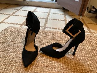 Sandalias tacón gamuza correa dorada T37