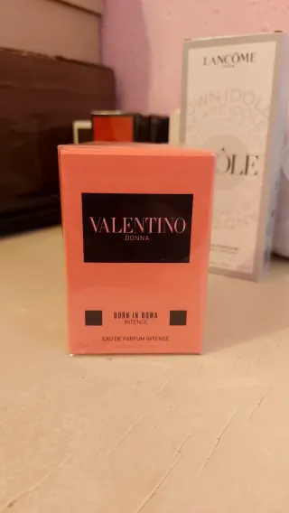 Valentino Donna Born in Roma Intense