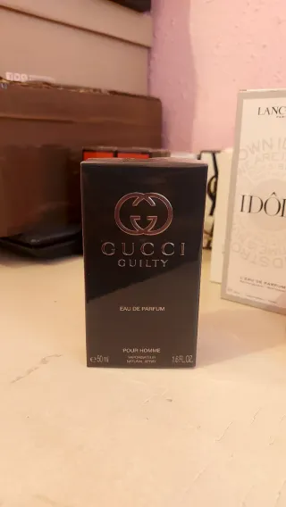 Valentino Donna Born in Roma Intense