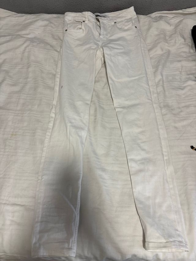 Vaqueros pitillo blancos