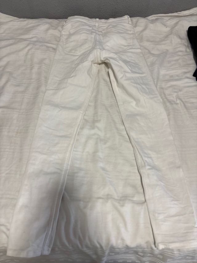 Vaqueros pitillo blancos