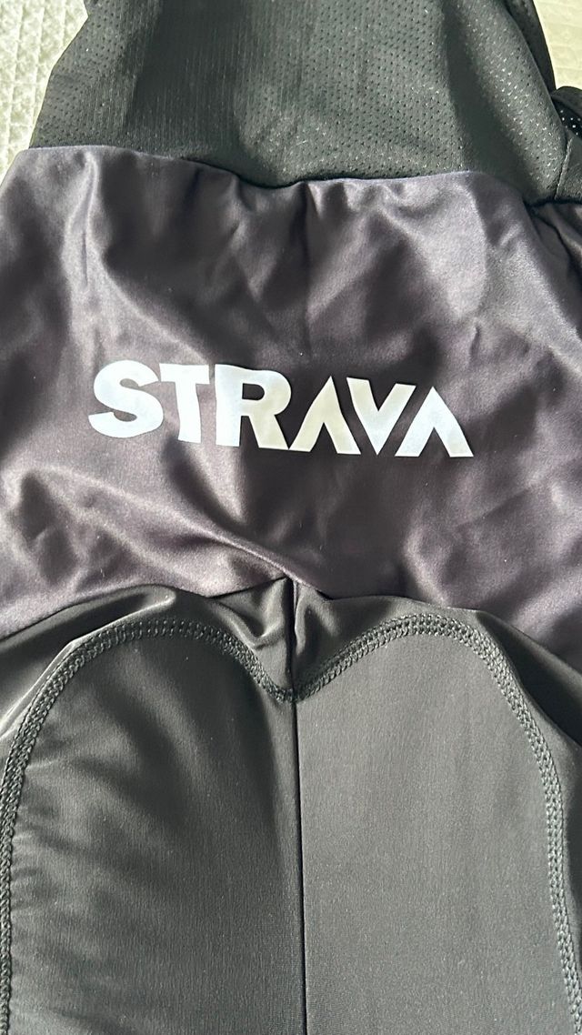 Culotte Strava Negro con Detalles Rojos