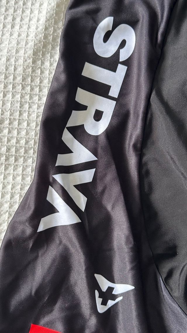 Culotte Strava Negro con Detalles Rojos