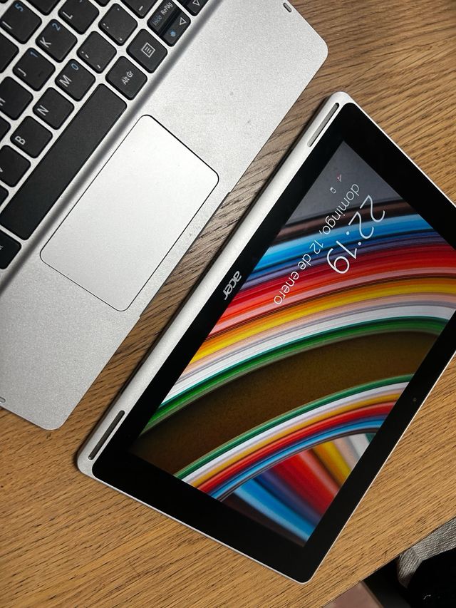Acer One 10 Convertible Portátil/Tablet Plata