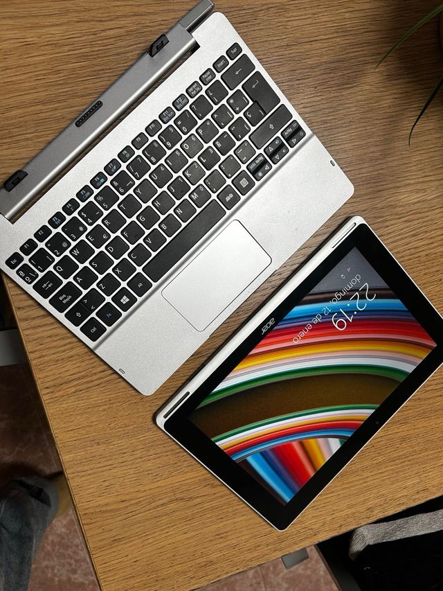 Acer One 10 Convertible Portátil/Tablet Plata