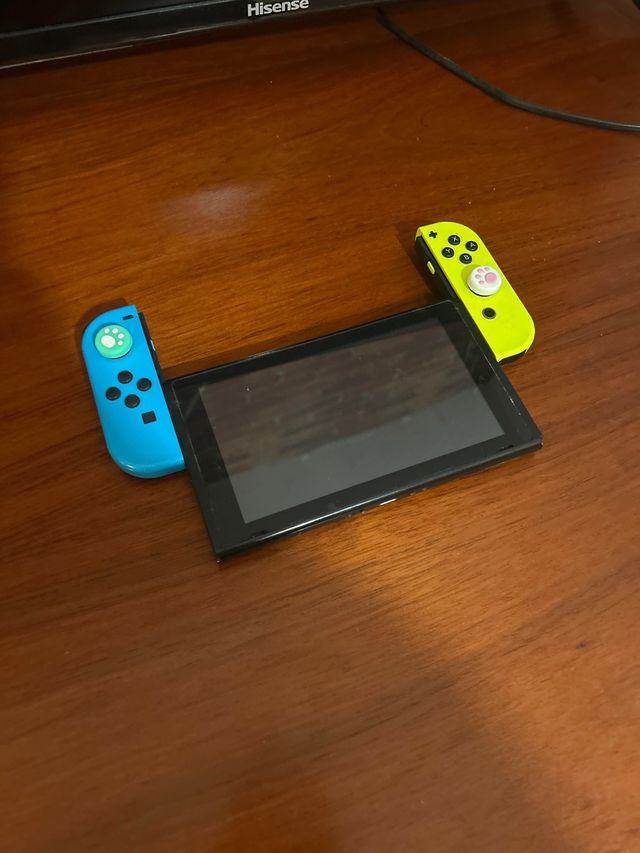Nintendo Switch Blu e Giallo. Connettore ROTTO