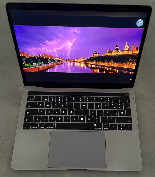 MacBook Pro touchbar i5 + 16Gb RAM