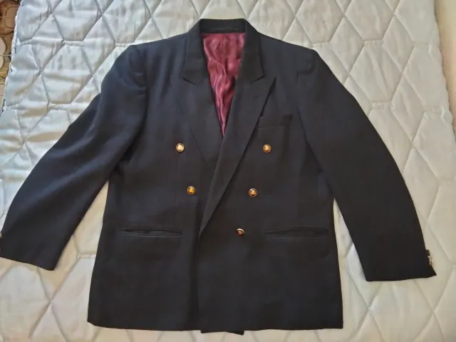 Americana azul marino de Blasier Skill.