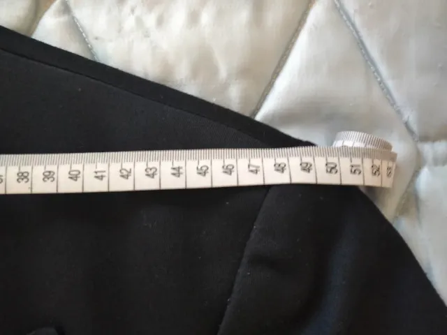 Americana azul marino de Blasier Skill.