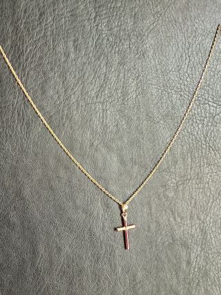 Cadena de oro 9k con colgante de cruz