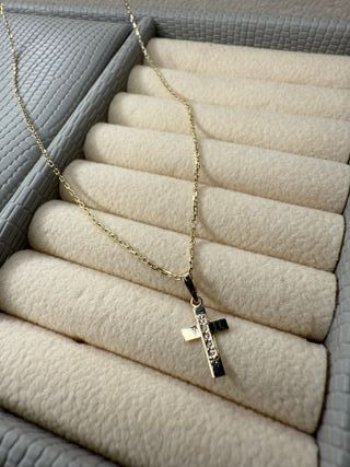 Cadena de oro 9k con colgante de cruz
