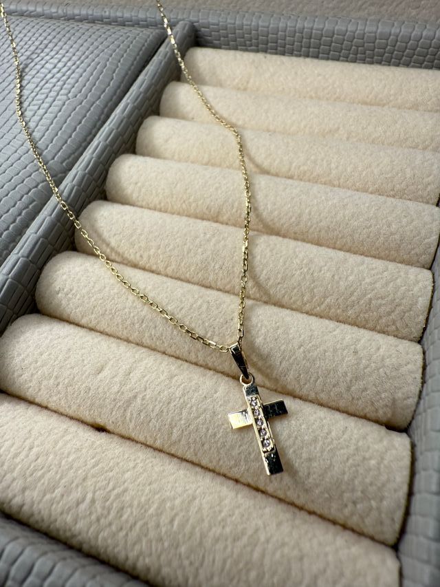 Cadena de oro 9k con colgante de cruz