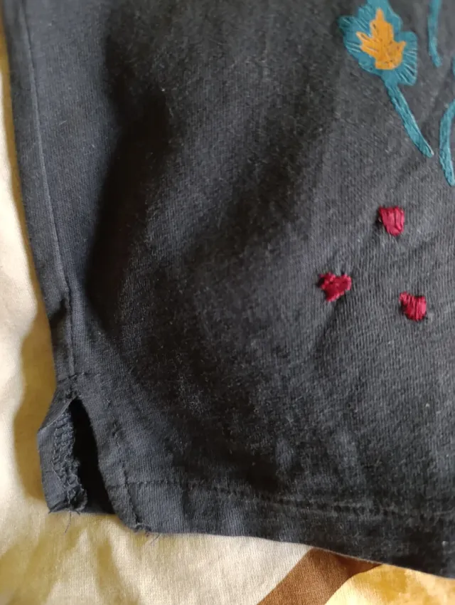 Camiseta Zara Kids bordada flores