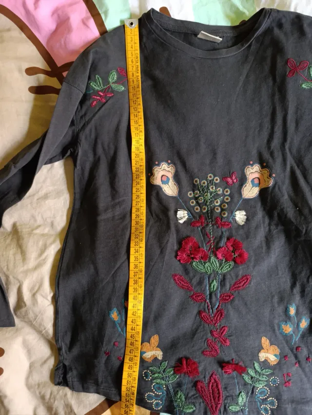 Camiseta Zara Kids bordada flores