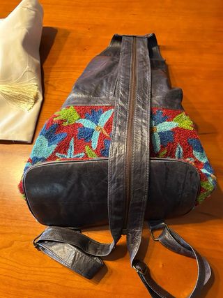 Bolso cuero bordado floral nuevo