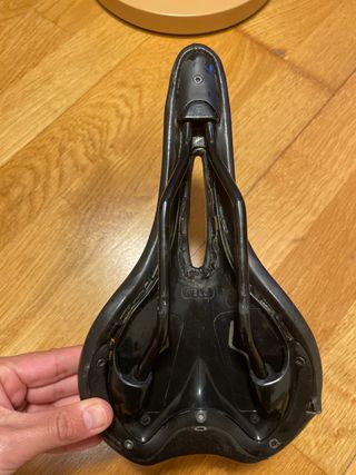 Sillín de bicicleta negro