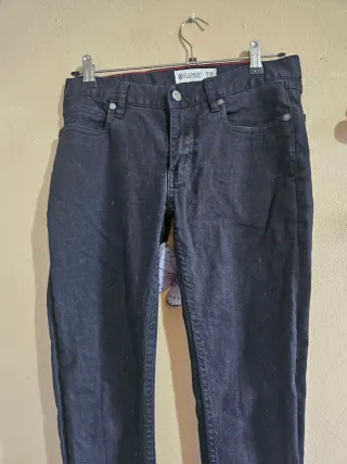 Conjunto 2 piezas: Jersey mostaza y pantalón negro