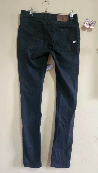 Conjunto 2 piezas: Jersey mostaza y pantalón negro