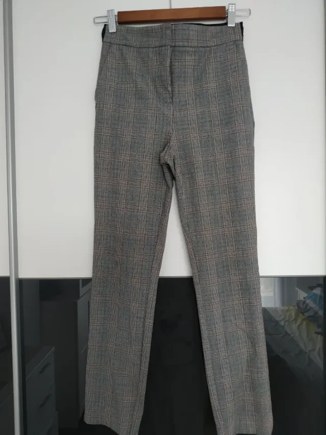 Pantalón pitillo cuadros gris