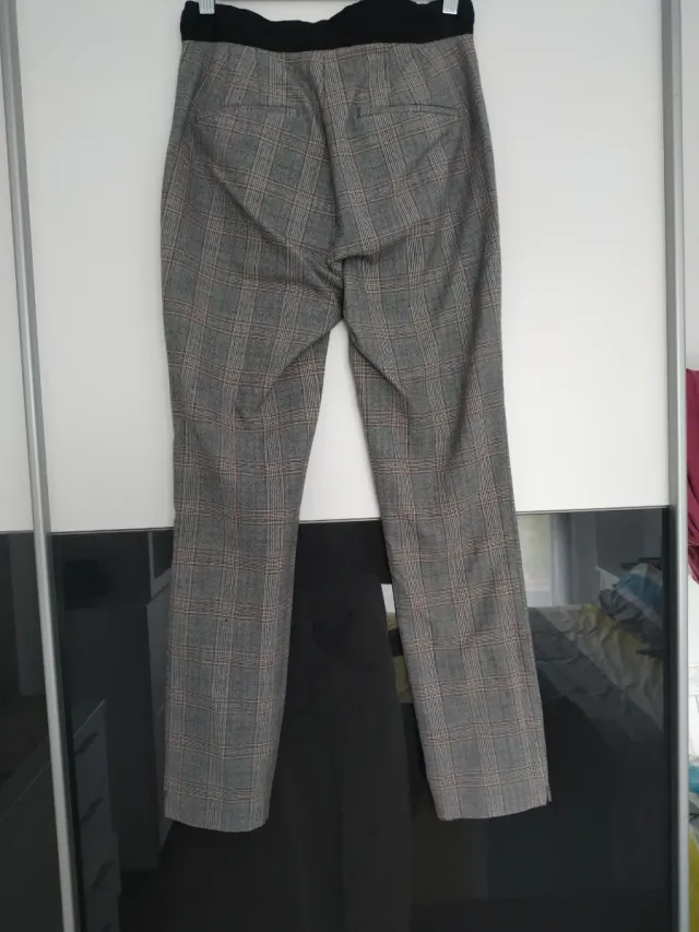 Pantalón pitillo cuadros gris
