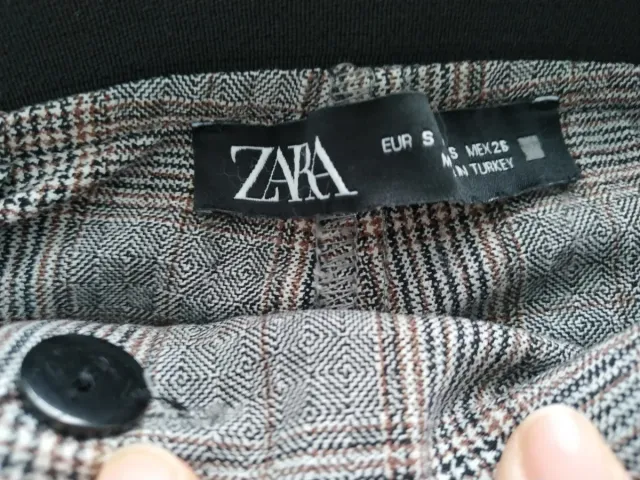 Pantalón pitillo cuadros gris