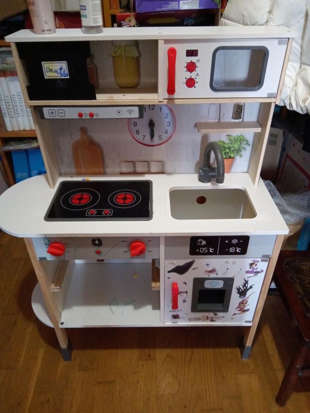 Triciclo rosa con peluche