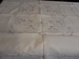 Tovaglietta ricamata a mano