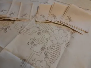 Tovaglietta ricamata a mano