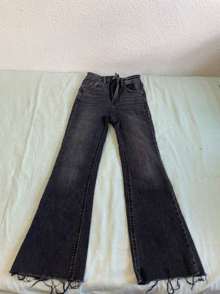 Pantalones vaqueros campana mujer talla 32, ud:7€