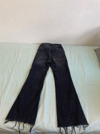 Pantalones vaqueros campana mujer talla 32, ud:7€