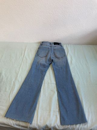 Pantalones vaqueros campana mujer talla 32, ud:7€
