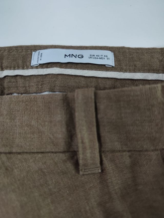 Pantalón hombre marrón de lino.Talla 40. De Mango.
