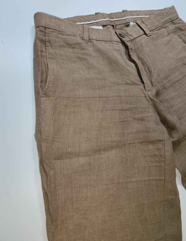 Pantalón hombre marrón de lino.Talla 40. De Mango.