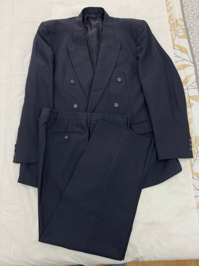 Traje cruzado azul marino