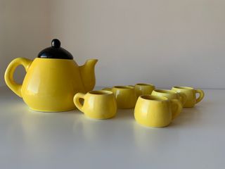 Set Teiera e 6 Tazze Gialle Faccine