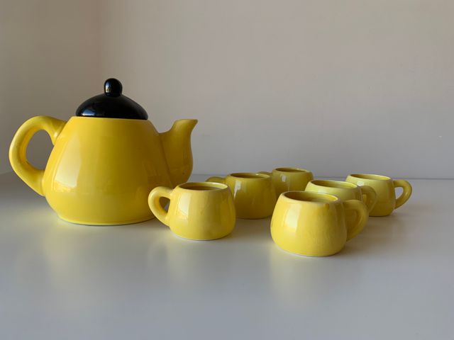 Set Teiera e 6 Tazze Gialle Faccine