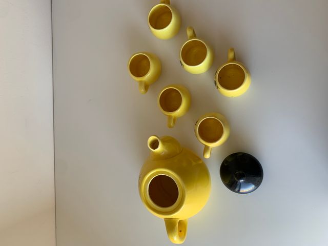 Set Teiera e 6 Tazze Gialle Faccine