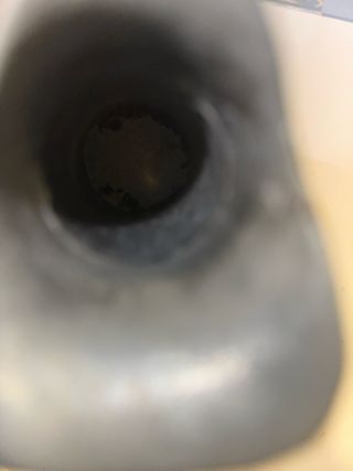 Jarra de metal decorada