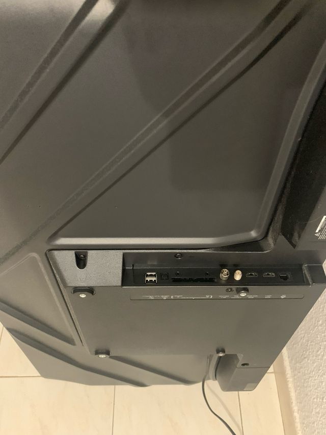 Televisor Negro pantalla rota