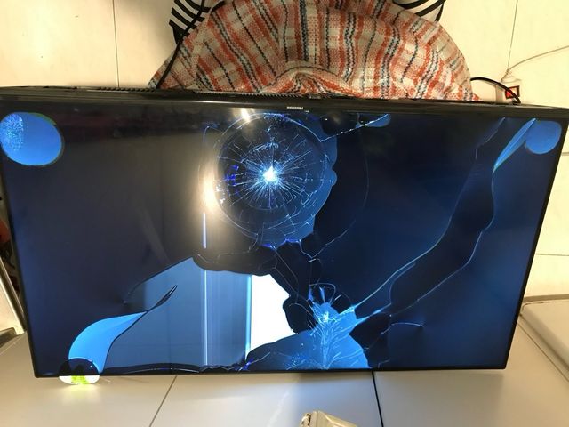 Televisor Negro pantalla rota