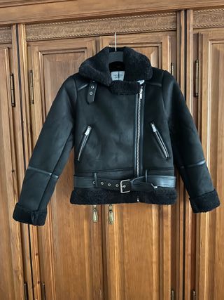 Cazadora Negra Stradivarius Talla Xs