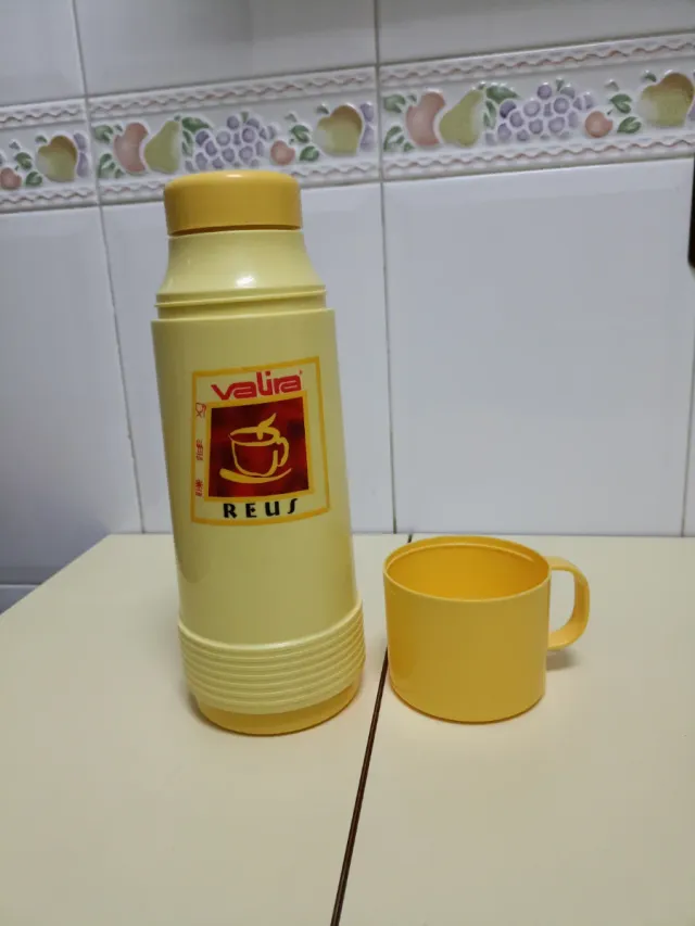 Termo Valira Sólido y Líquido Amarillo