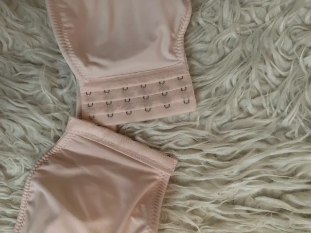 Sujetador sin tirantes color carne