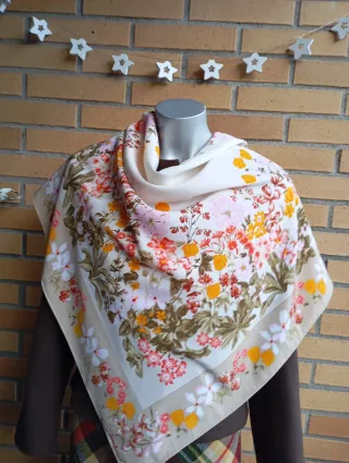 Pañuelo estampado floral